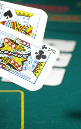 How to Play Blackjack and Win for Beginners (What the Table Doesn’t Tell You)