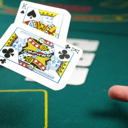 How to Play Blackjack and Win for Beginners (What the Table Doesn’t Tell You)