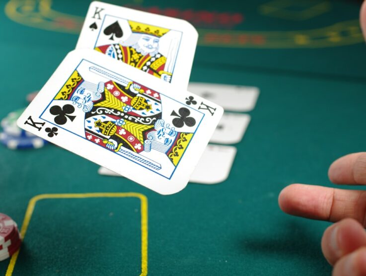 How to Play Blackjack and Win for Beginners (What the Table Doesn’t Tell You)